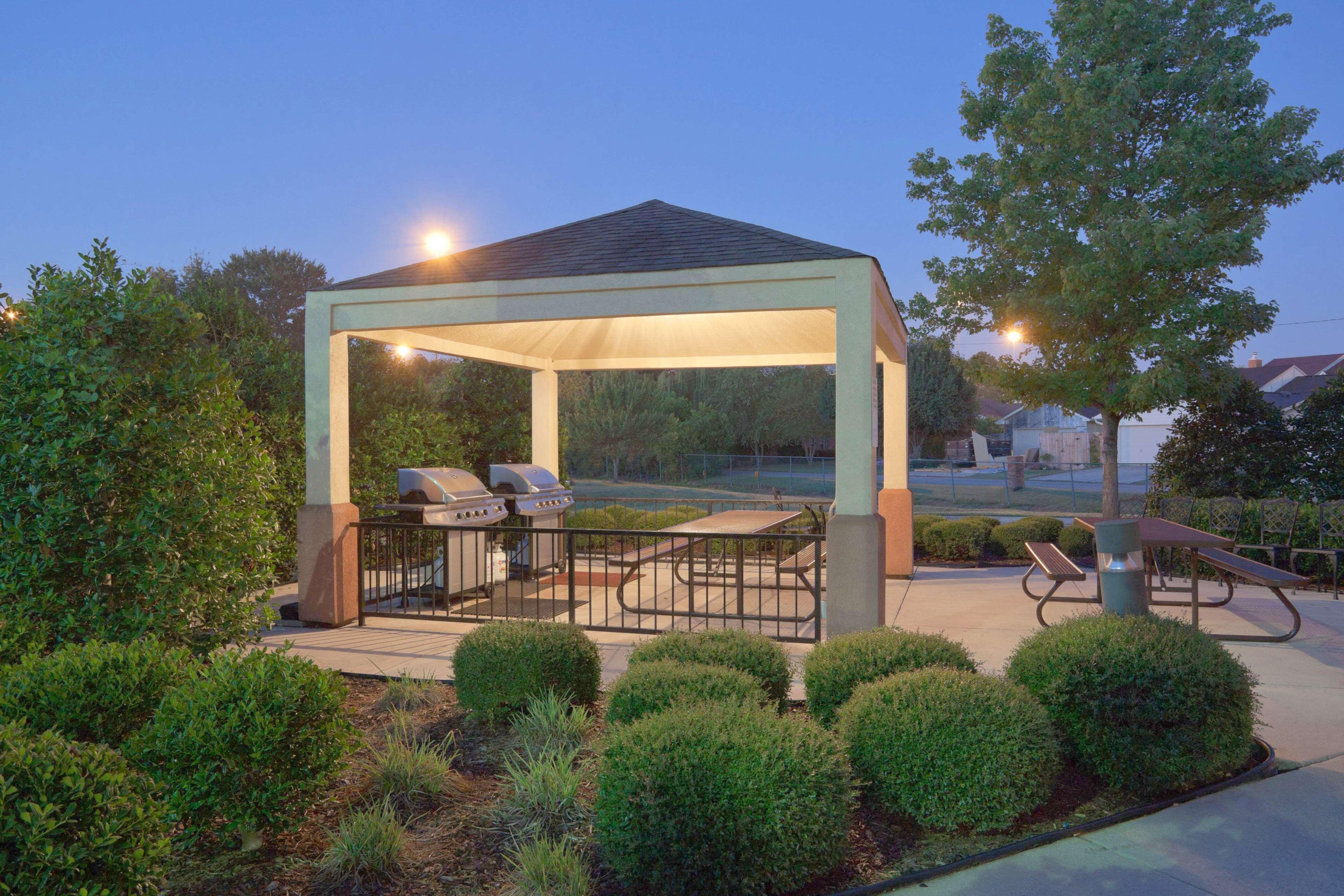 Sonesta Simply Suites Huntsville Research Park Exterior foto
